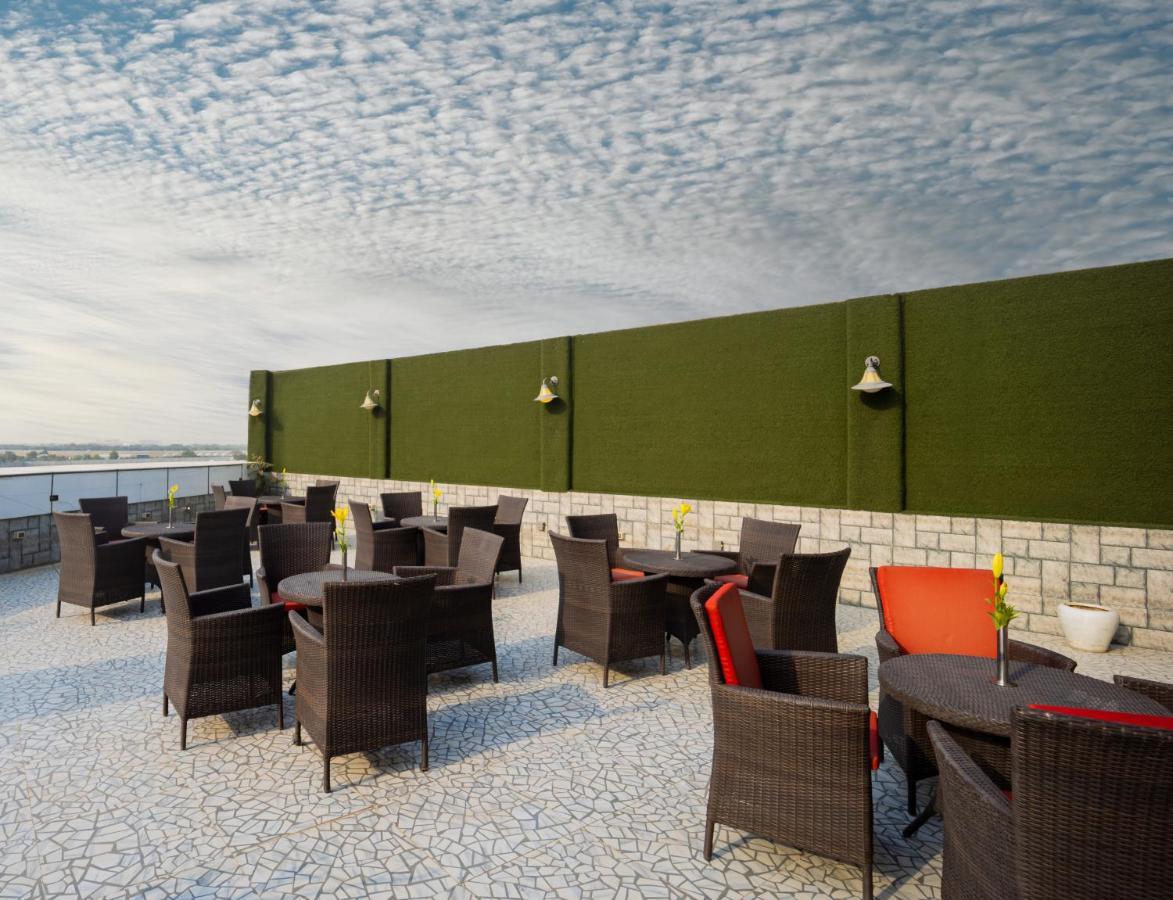 Hotel Shanti Palace Mahipalpur New Delhi Buitenkant foto