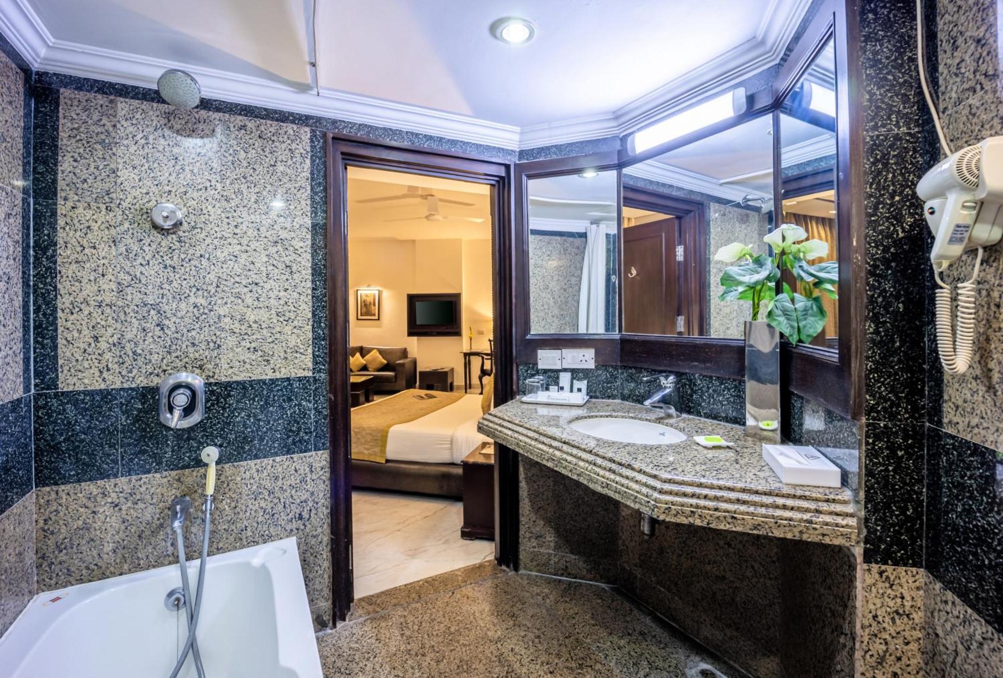 Hotel Shanti Palace Mahipalpur New Delhi Buitenkant foto