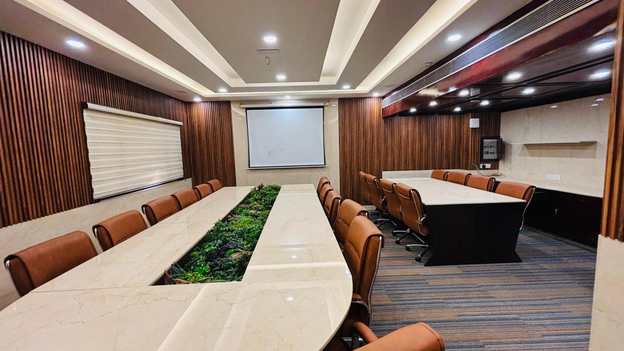 Hotel Shanti Palace Mahipalpur New Delhi Buitenkant foto