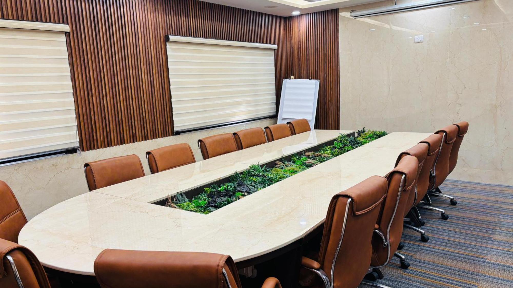 Hotel Shanti Palace Mahipalpur New Delhi Buitenkant foto