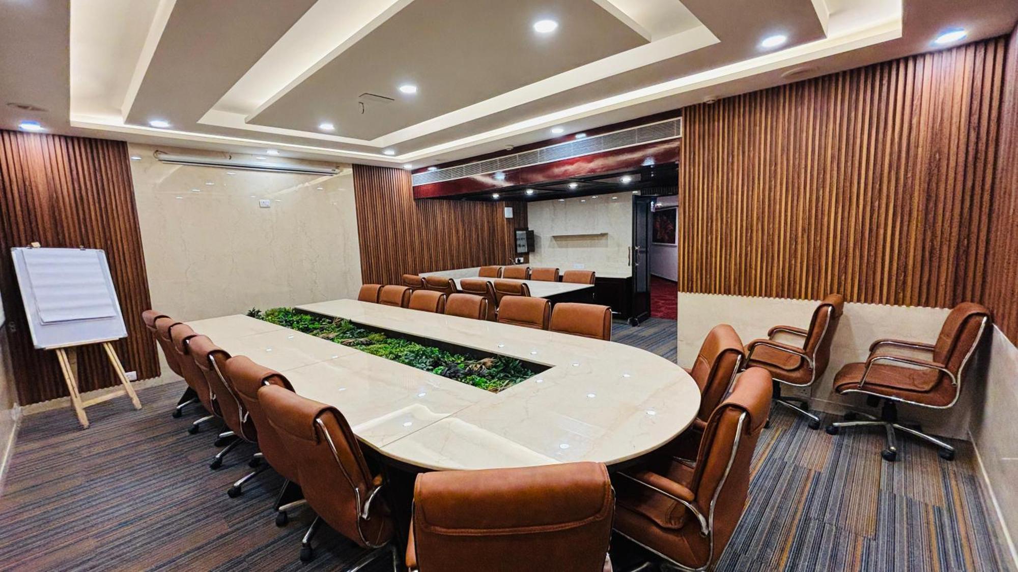 Hotel Shanti Palace Mahipalpur New Delhi Buitenkant foto