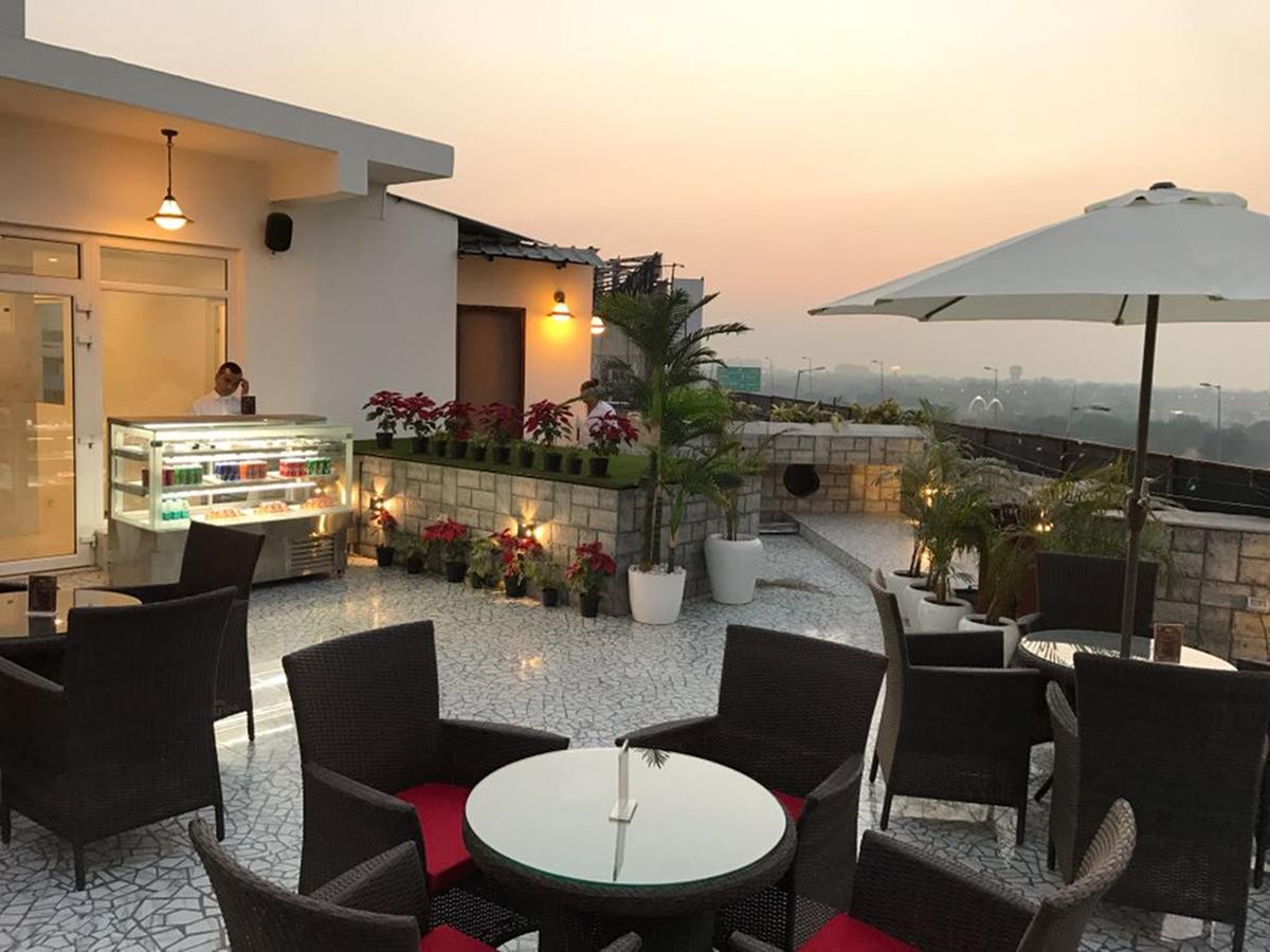 Hotel Shanti Palace Mahipalpur New Delhi Buitenkant foto